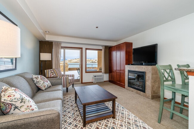 Building Photo - 322 W Woodin Ave