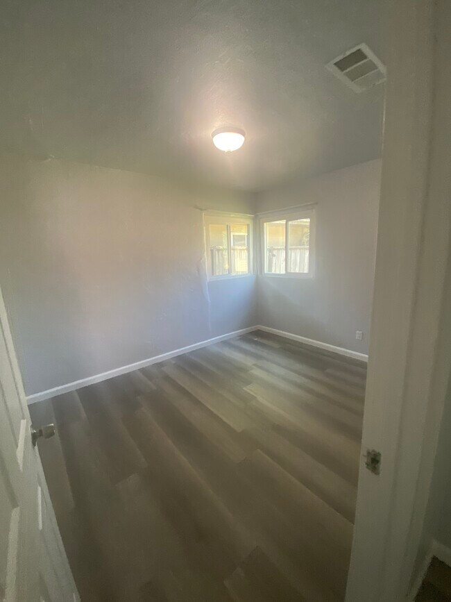 Foto del edificio - 272 W Beechwood Ave