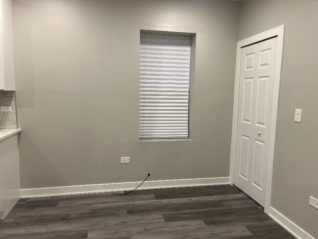 Foto del edificio - 8106 S Langley Ave