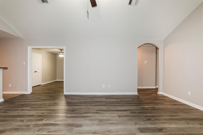 Building Photo - 27049 Leonardo Dr