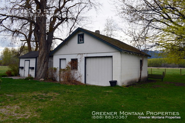 Building Photo - Farm House South of Hamilton