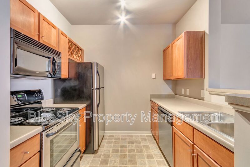 Primary Photo - 745 Walker Square