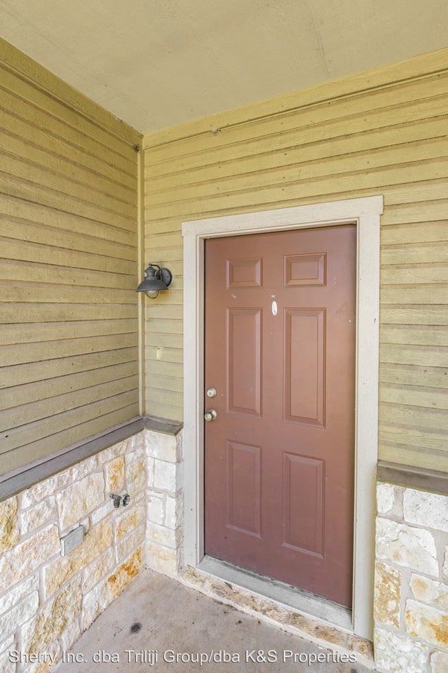 Building Photo - 150-156 Bentwood Dr