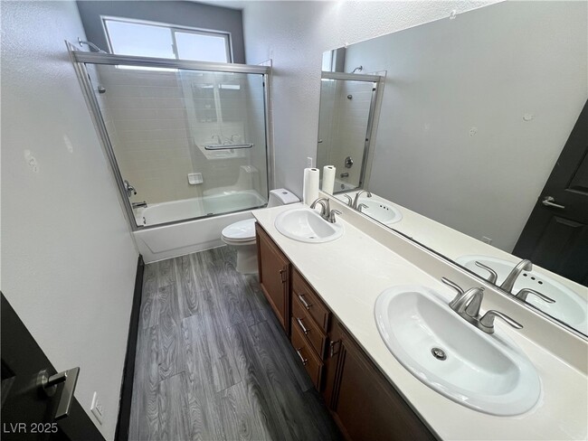 Building Photo - 604 Celso Ct