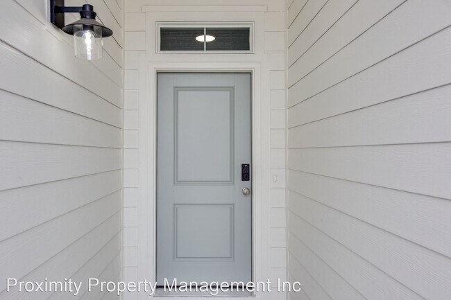 Building Photo - 4 br, 2 bath House - 3055 S. Green Forest Way