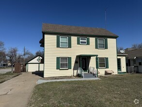 Building Photo - 2220 W Broadway Ave