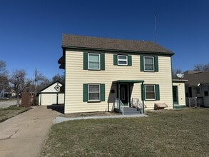 Building Photo - 2220 W Broadway Ave