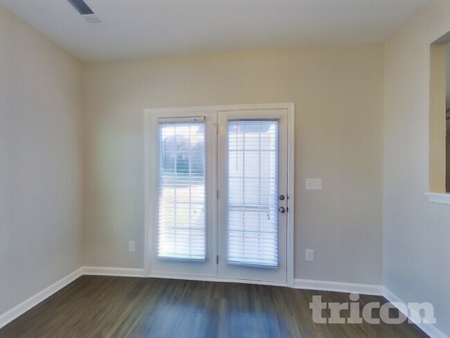 Foto del edificio - 735 Longford Dr