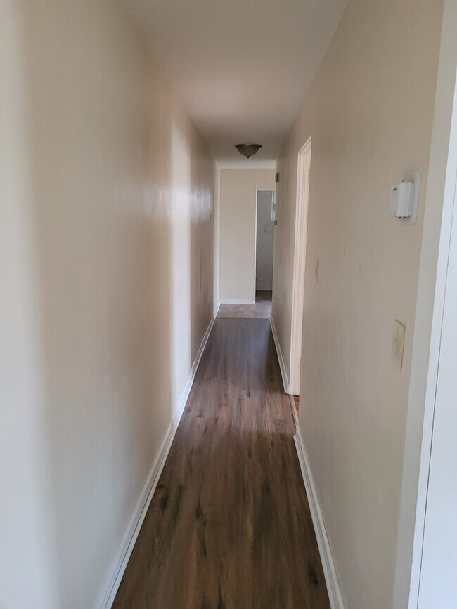 Pasillo - 105 Mitchell St