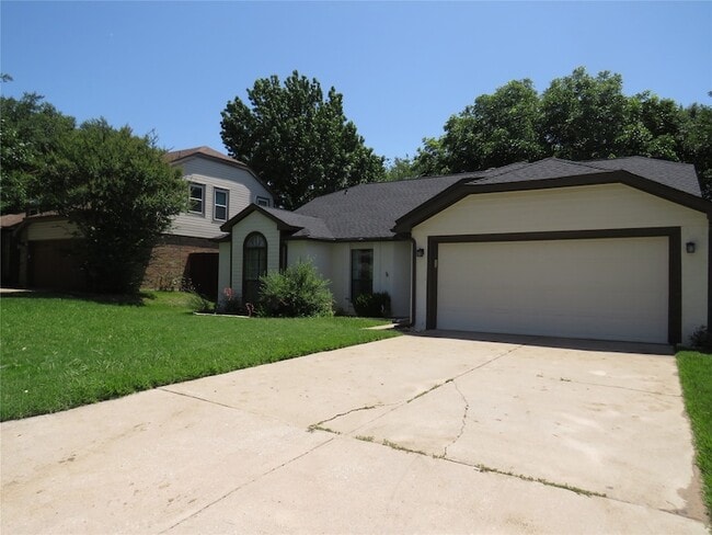 Foto del edificio - 2308 Crestmeadow St