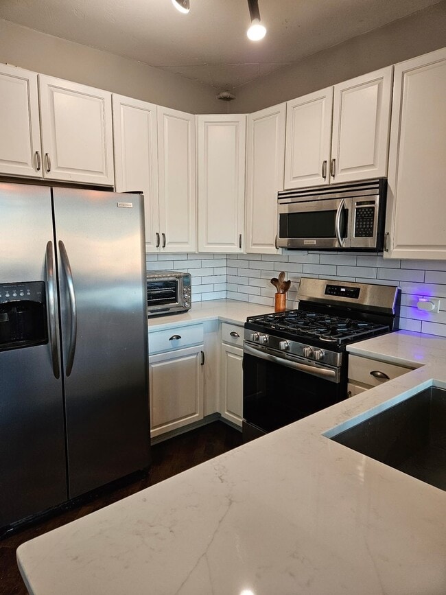 Building Photo - 909 W Washington Blvd