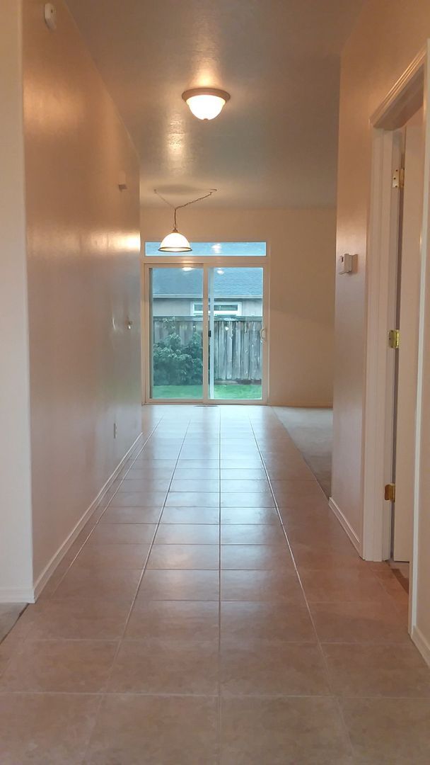 Foto del edificio - Beautiful Bethel-Danebo Home