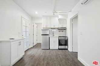 Building Photo - 9221 Alcott St