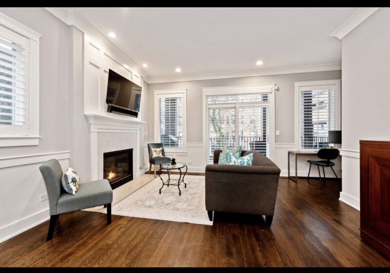 Primary Photo - 850 W Lill Ave