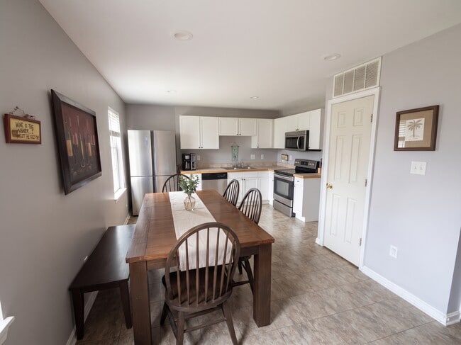 Building Photo - 112 Stull Ct
