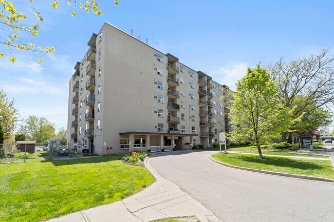 Photo du bâtiment - Linden Tower Apartments