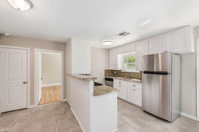 Building Photo - 4 br, 3 bath House - 310 Day Ave