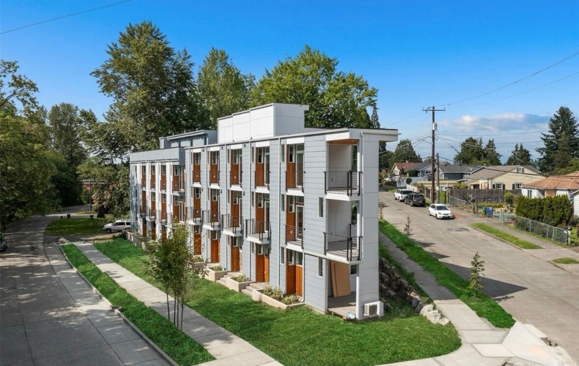 Foto principal - 9350 Sturtevant Ave S