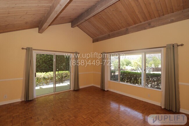 Building Photo - 3 Bedroom 2 Bathroom in Country Estates