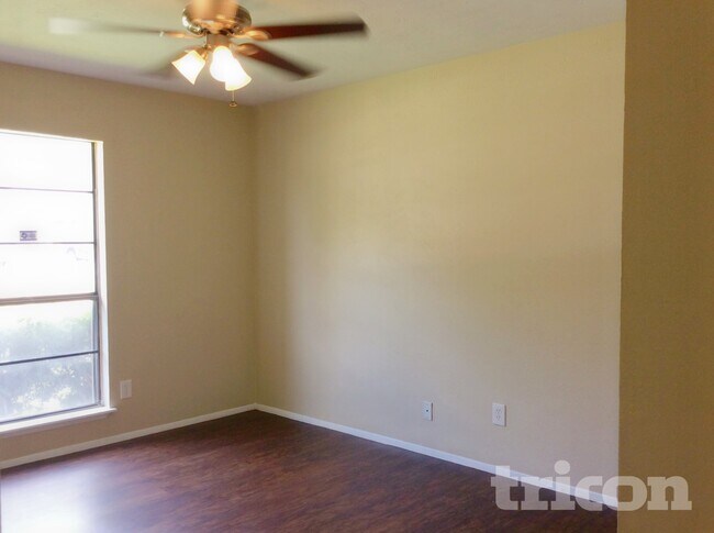 Foto del edificio - 7110 Christie Ln