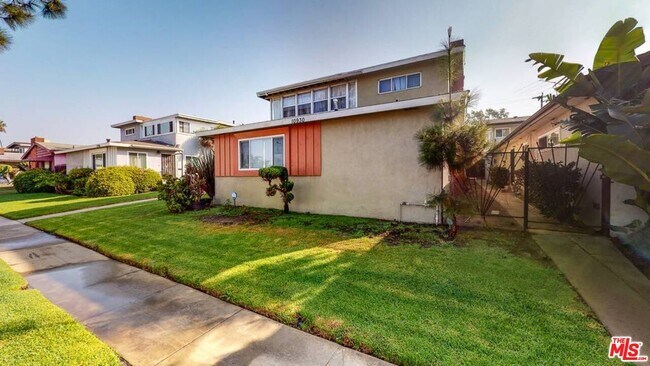 Building Photo - 10930 Crenshaw Blvd