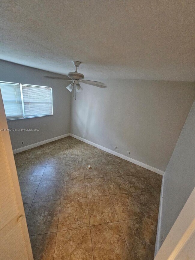 7805 NW 71st St Unit 2, Tamarac, FL 33321 Room for Rent in Tamarac