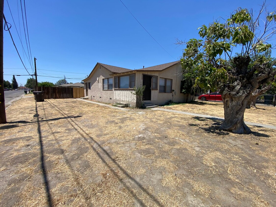 Primary Photo - Spacious Tulare Home Available Now!