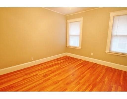 Building Photo - 204 School St