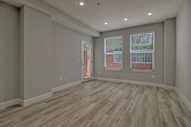 Foto del edificio - 1 Bedroom Updated Condo at Ryland Mews!