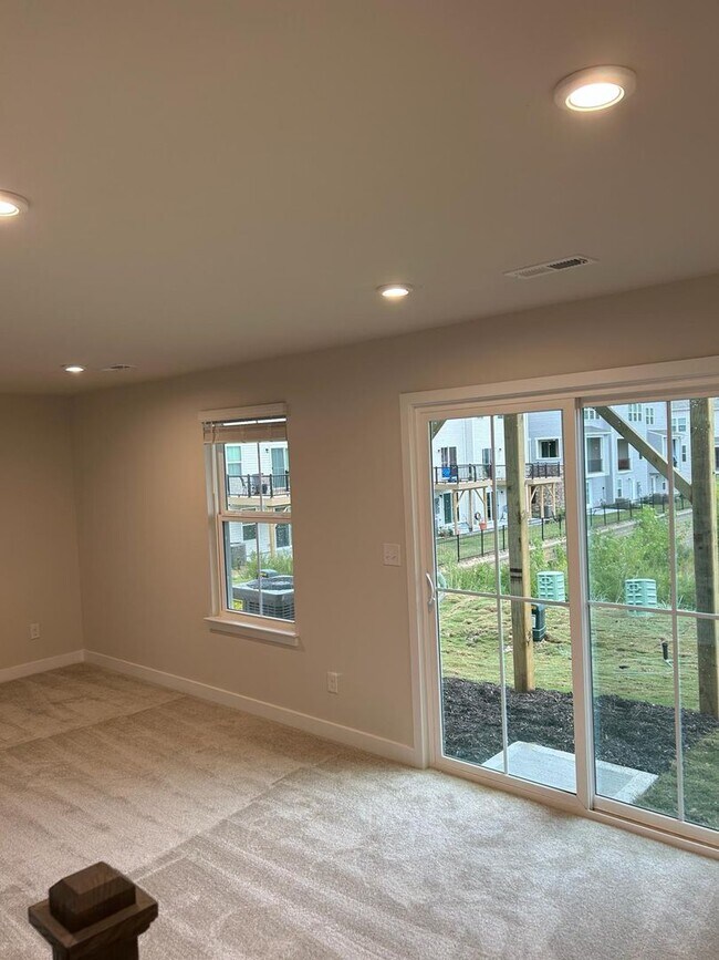 Foto del edificio - Three-Story Townhome