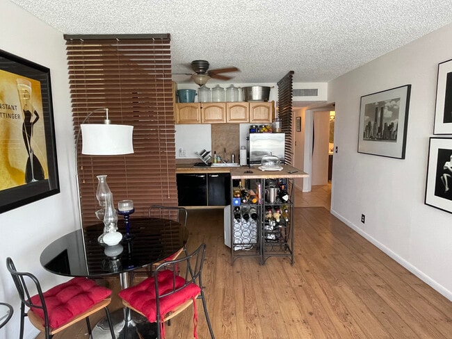 Building Photo - 1101 Crystal Lake Dr