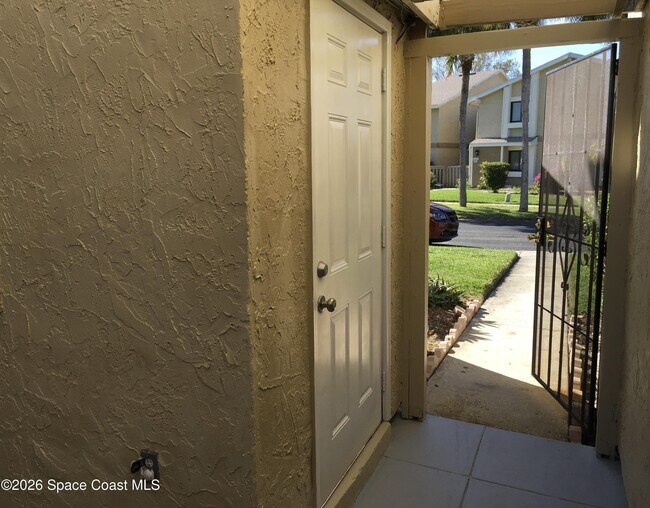 Foto del edificio - 1030 Abada Ct NE