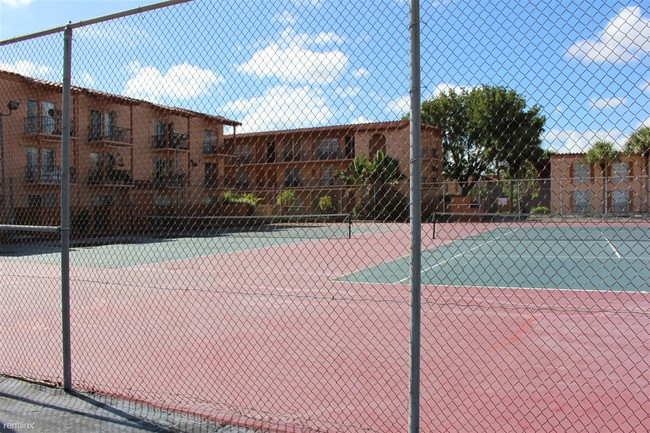 Foto del edificio - 7105 Miami Lakes Dr