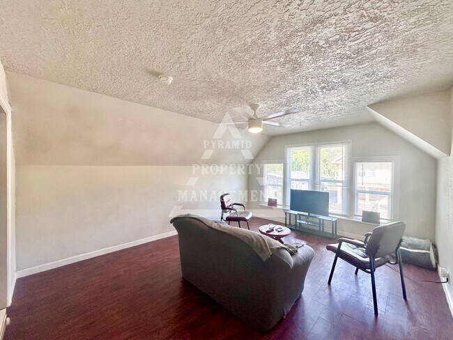 Building Photo - 2561 Orchard Ave