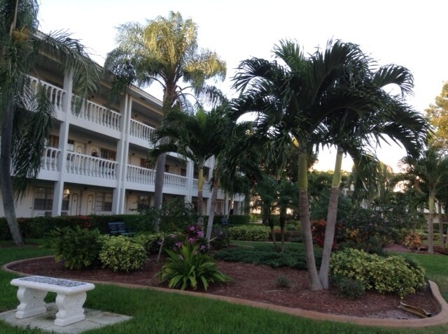 Hermosos jardines - 5208 NE 24th Ter