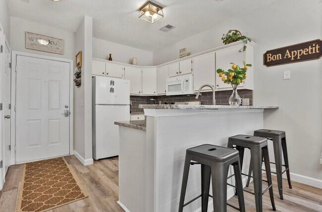 Foto del edificio - 504 River Oaks Dr