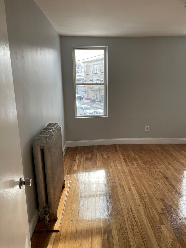 Building Photo - 83 Norwood St