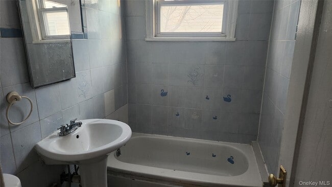 Building Photo - 75 Ingraham St