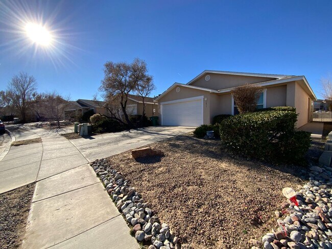 Foto del edificio - 3 Bedroom Single Story Home Near Northern Blvd NE & Loma Colorado Blvd NE!