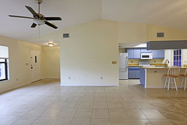 Building Photo - North Fort Myers Single Family Home AVAILABLE NOW