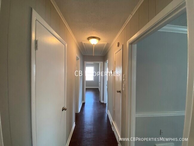 Building Photo - 3681 Bedford Ln
