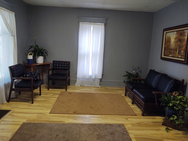 Living room - 821 Cotey St