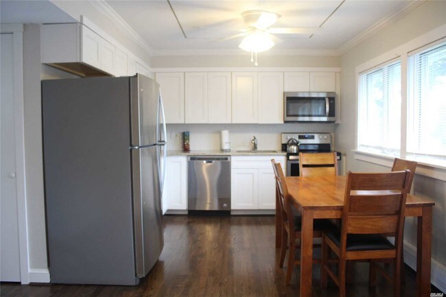 Building Photo - 87 Albatross Rd