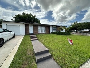 Building Photo - 15563 SW 107th Pl