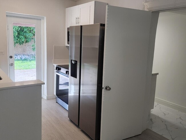 Building Photo - 1754 NE 48th Ct