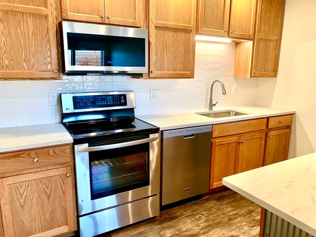Stainless steel appliances - 2020 W Plum St