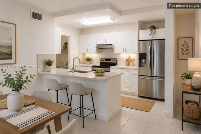 Foto del edificio - 240 W Park Dr