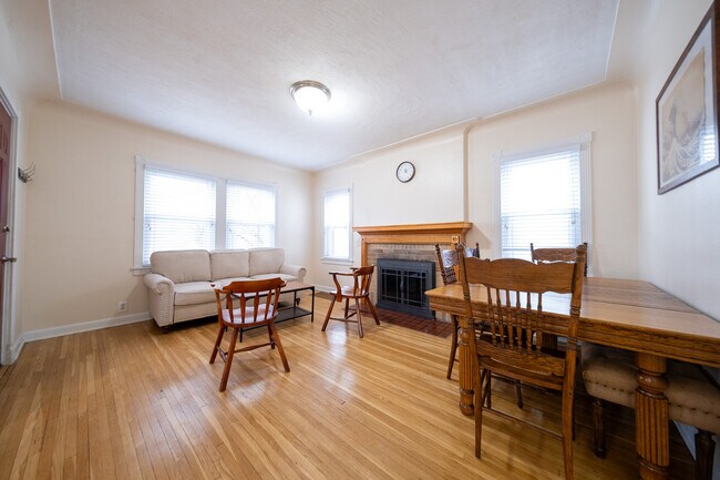 Foto del edificio - 6057 Clinton Ave