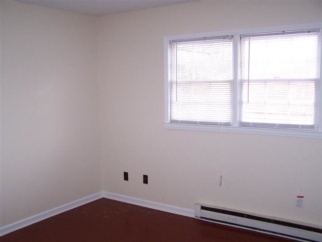 Building Photo - 4419 Wildwood Ave
