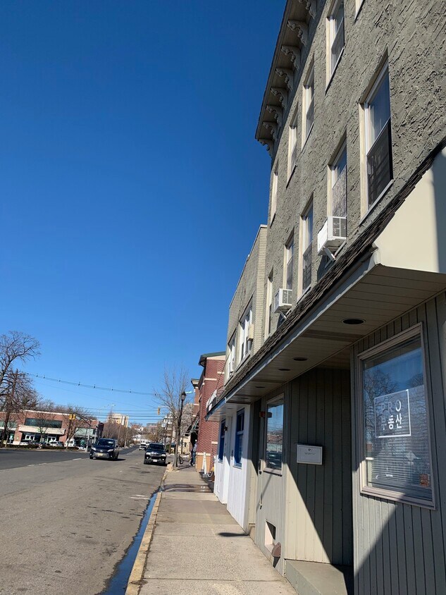 Primary Photo - 95 N Dean St